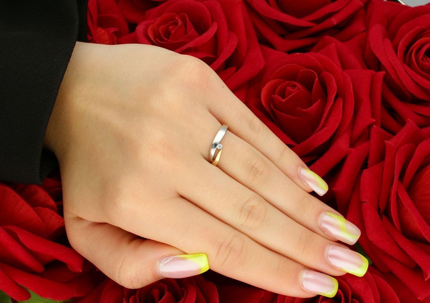 Złoty pierścionek z diamentem Harmonia Blasku 585  Żółte i białe złoto  Rozmiar 11.jpg